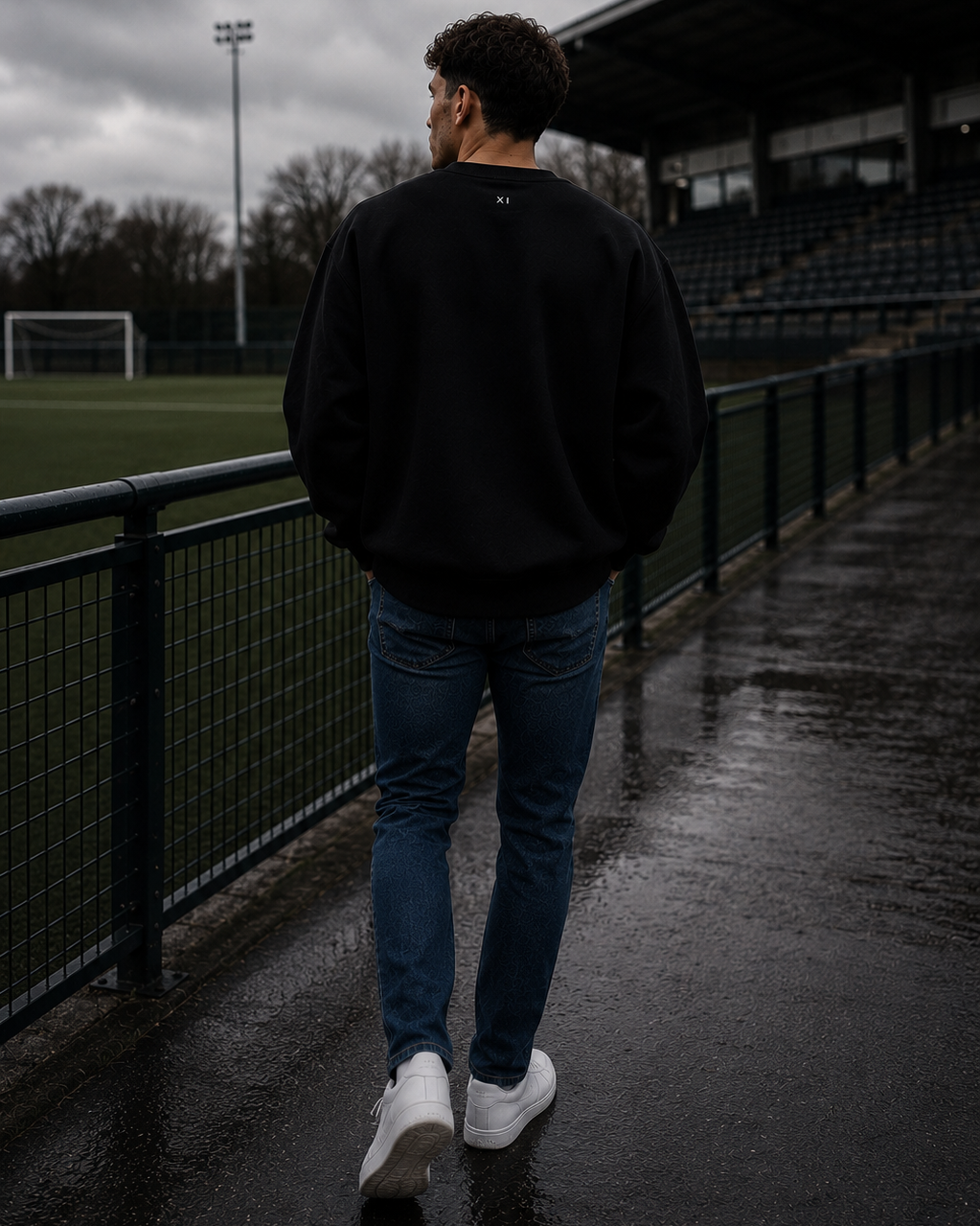 Essential Oversized Sweatshirt – Black
