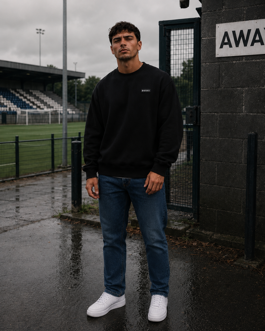 Essential Oversized Sweatshirt – Black