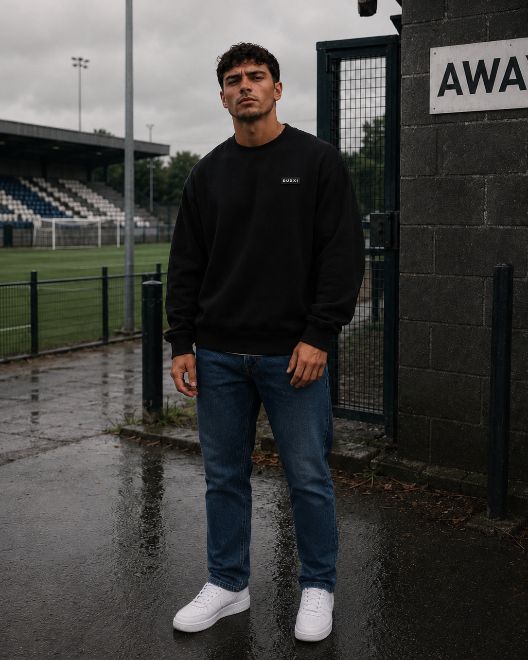 Essential Oversized Sweatshirt – Black