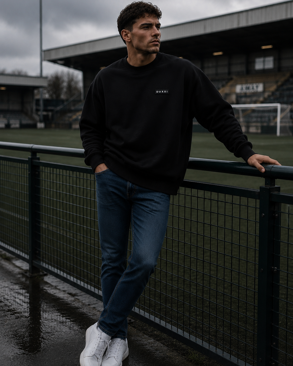 Essential Oversized Sweatshirt – Black